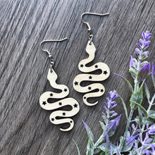 Load image into Gallery viewer, Wood Star Pattern Snake Earrings