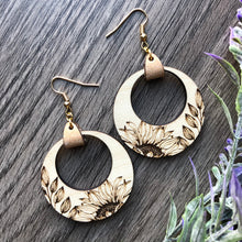 Load image into Gallery viewer, Round Sunflower Earrings
